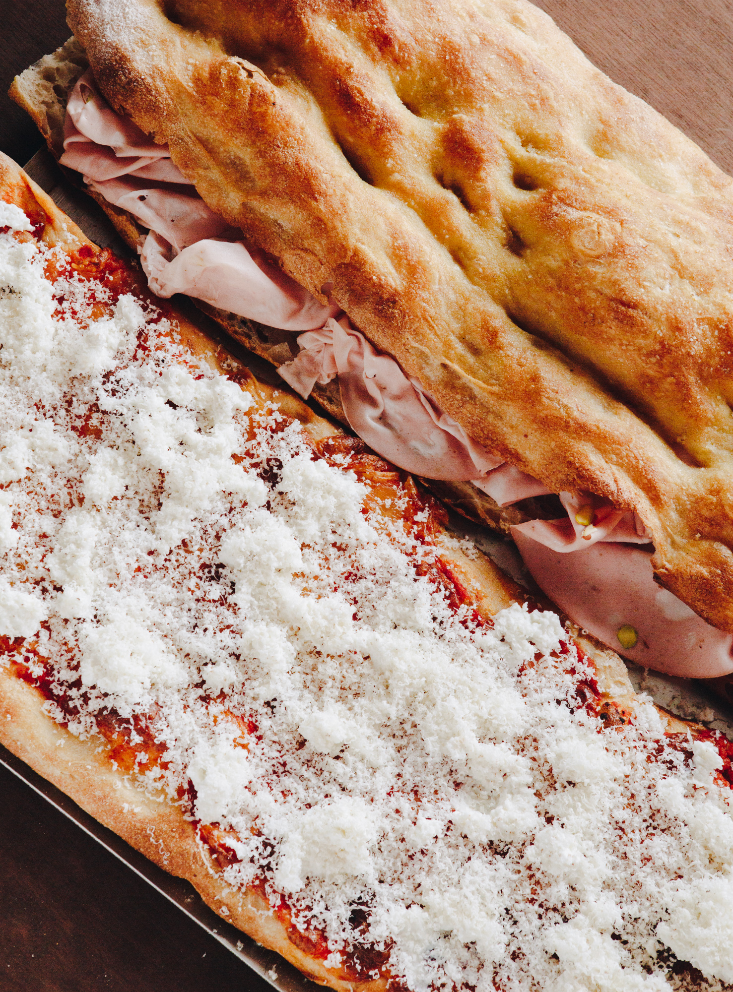 Spécialités salées Pizze et focacce à la coupe, fait à partir d'ingrédients de qualité. Fabrication dans notre Boulangerie Farina en Corse.