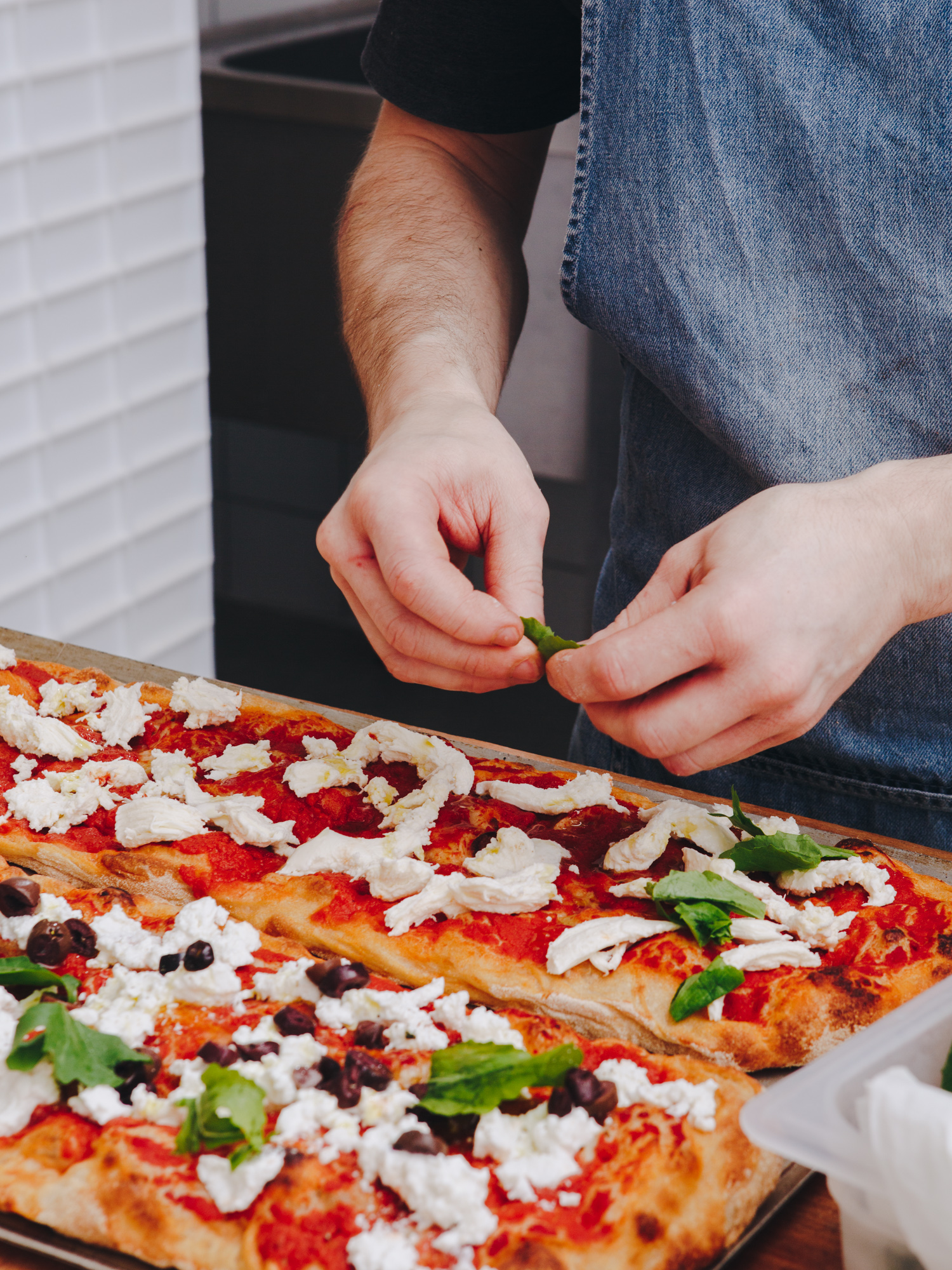 Spécialités salées Pizze et focacce à la coupe, fait à partir d'ingrédients de qualité. Fabrication dans notre Boulangerie Farina en Corse.