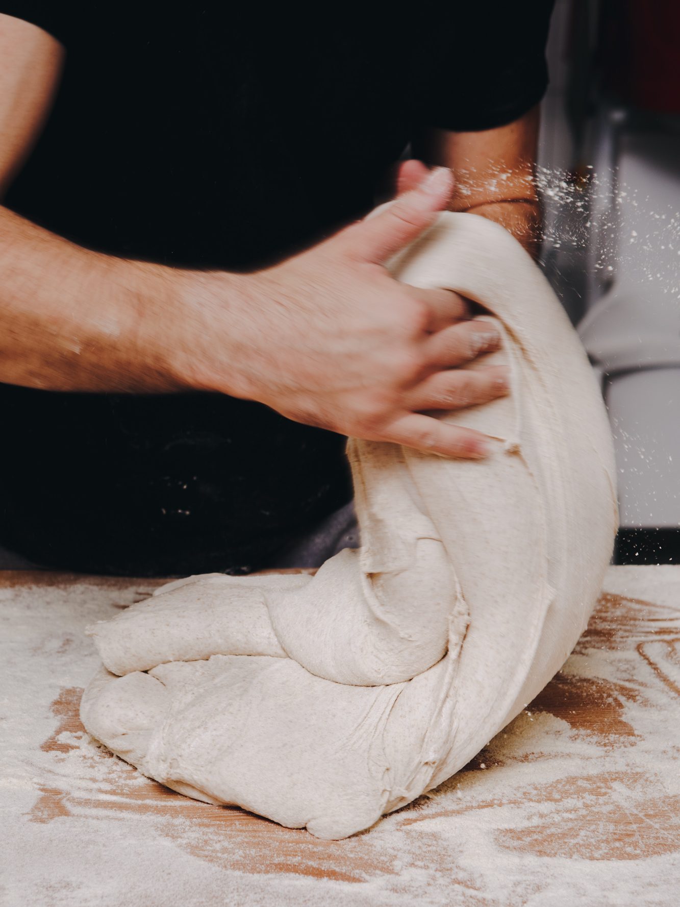 Le temps de repos de notre pain est essentiel. L'utilisation du levain nous contraint de fabriquer des pains issus de la fermentation lente. Nous laissons le temps agir sur la qualité de nos produits.